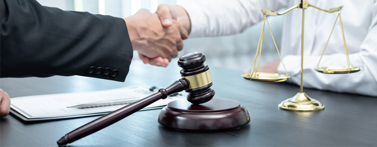 Should HOA Boards Hire an Attorney?